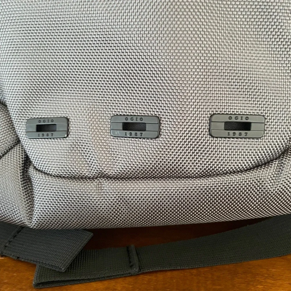 Ogio‎ Ace Pack Backpack Padded Laptop Protection Applovin Logo Travel Commuter